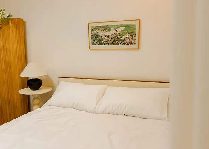 Apartment Jongno 30 Minutes, Itaewon 20 Minutes, Hongdae 20 Minutes, National Museum Of Korea, Tower 30 Minutes *