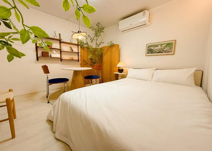 Apartment Jongno 30 Minutes, Itaewon 20 Minutes, Hongdae 20 Minutes, National Museum Of Korea, Tower 30 Minutes *