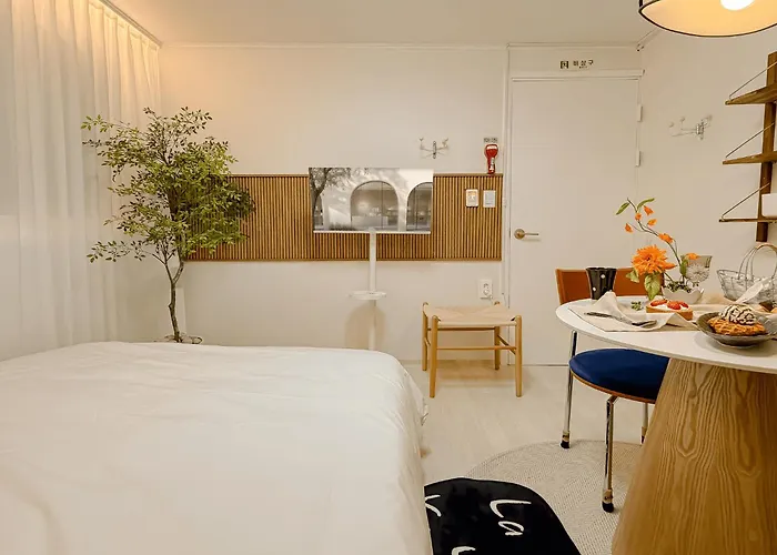 Apartment Jongno 30 Minutes, Itaewon 20 Minutes, Hongdae 20 Minutes, National Museum Of Korea, Tower 30 Minutes
